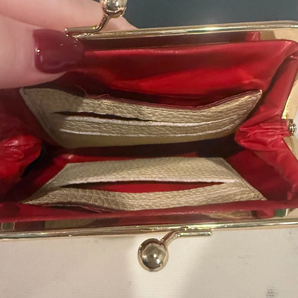 Dooney & Bourke Coin Purse Womens Small Cream Good Pebble Leather Kiss Lock